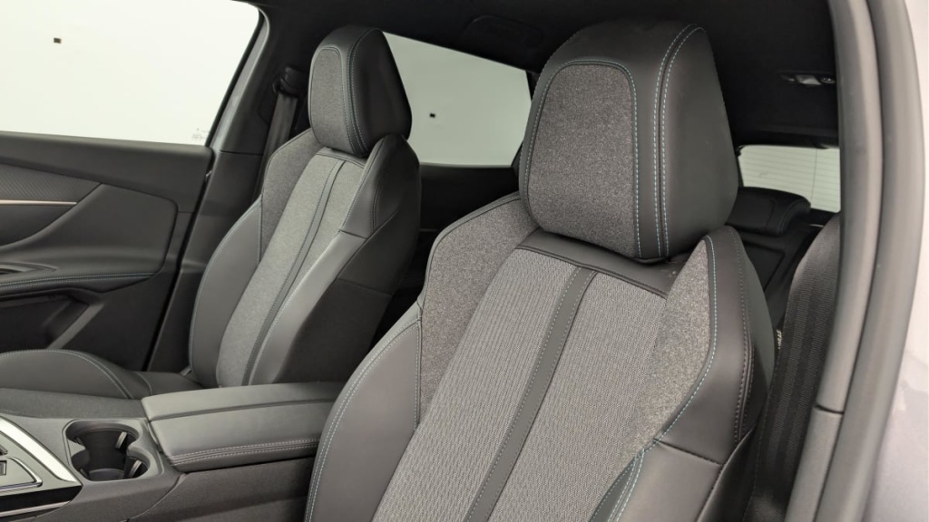 PEUGEOT 3008 Hybrid 180 e-EAT8 Allure Pack - ref: 1-365168 - Photo 16