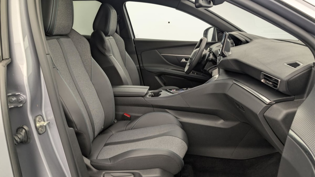 PEUGEOT 3008 Hybrid 180 e-EAT8 Allure Pack - ref: 1-365168 - Photo 9