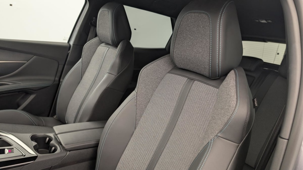 PEUGEOT 3008 Hybrid 180 e-EAT8 Allure Pack - ref: 1-365222 - Photo 16