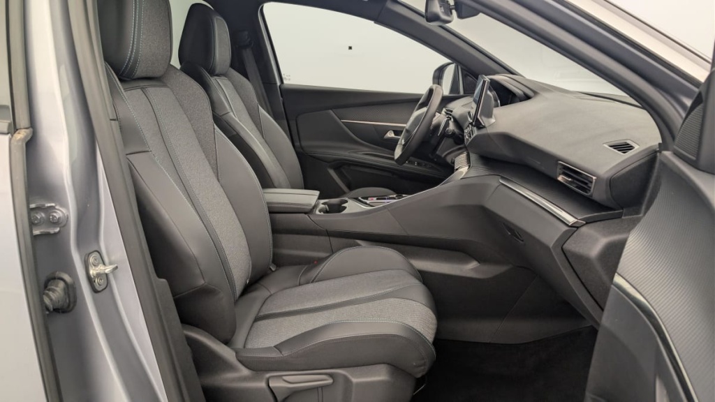 PEUGEOT 3008 Hybrid 180 e-EAT8 Allure Pack - ref: 1-365222 - Photo 9