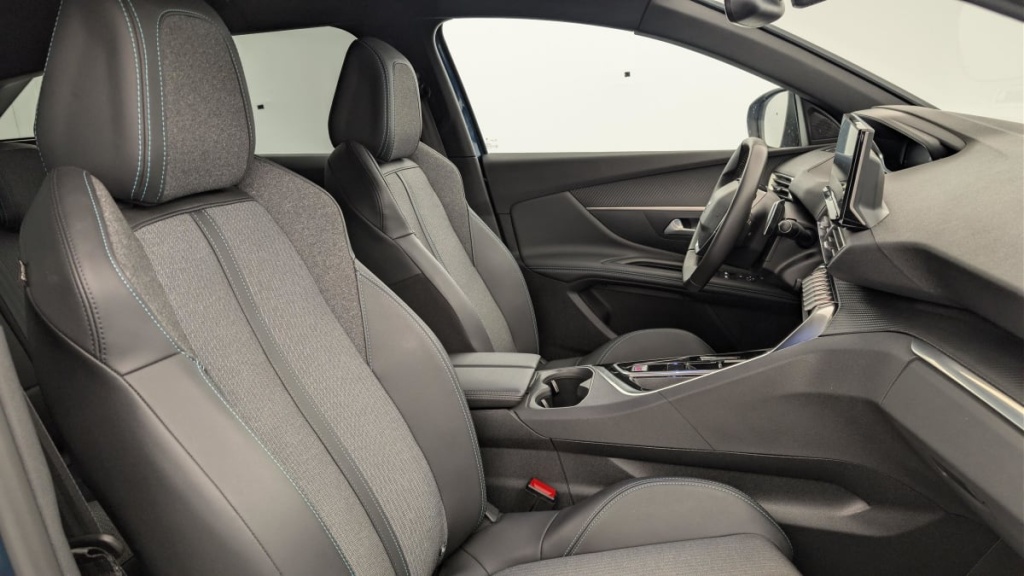 PEUGEOT 3008 Hybrid 180 e-EAT8 Allure Pack - ref: 1-365242 - Photo 9