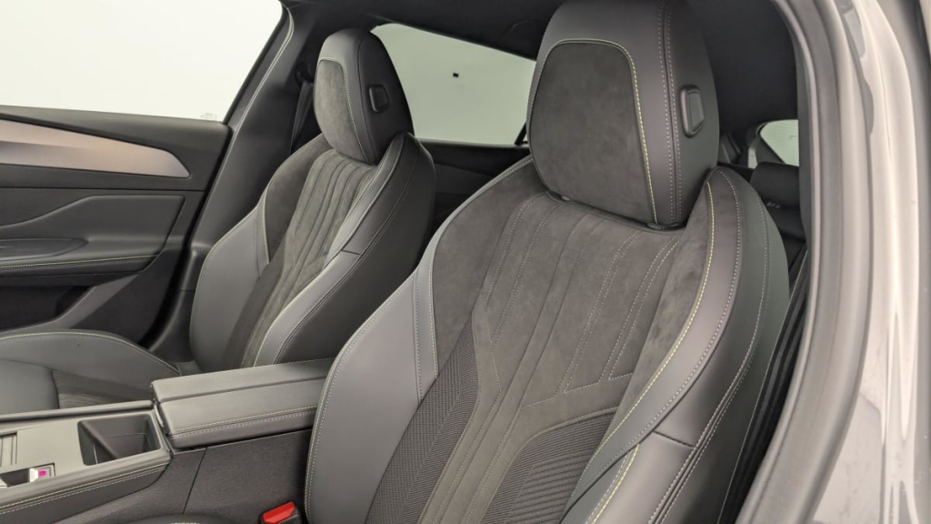 PEUGEOT 408 Hybrid 145 e-DCS6 GT - ref: 1-365317 - Photo 16