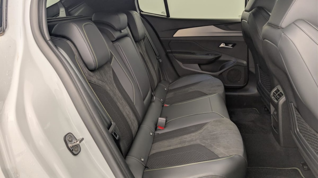 PEUGEOT 408 Hybrid 145 e-DCS6 GT - ref: 1-365320 - Photo 10