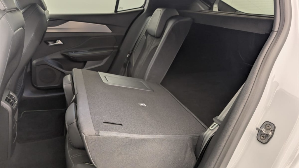 PEUGEOT 408 Hybrid 145 e-DCS6 GT - ref: 1-365320 - Photo 12