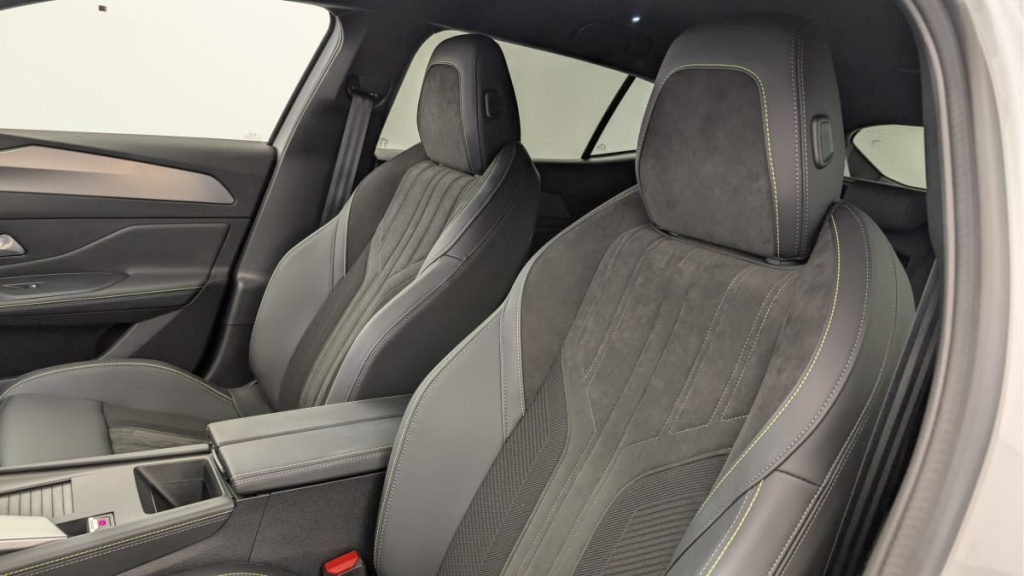 PEUGEOT 408 Hybrid 145 e-DCS6 GT - ref: 1-365320 - Photo 16