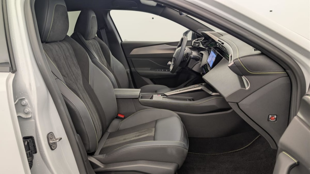 PEUGEOT 408 Hybrid 145 e-DCS6 GT - ref: 1-365320 - Photo 9