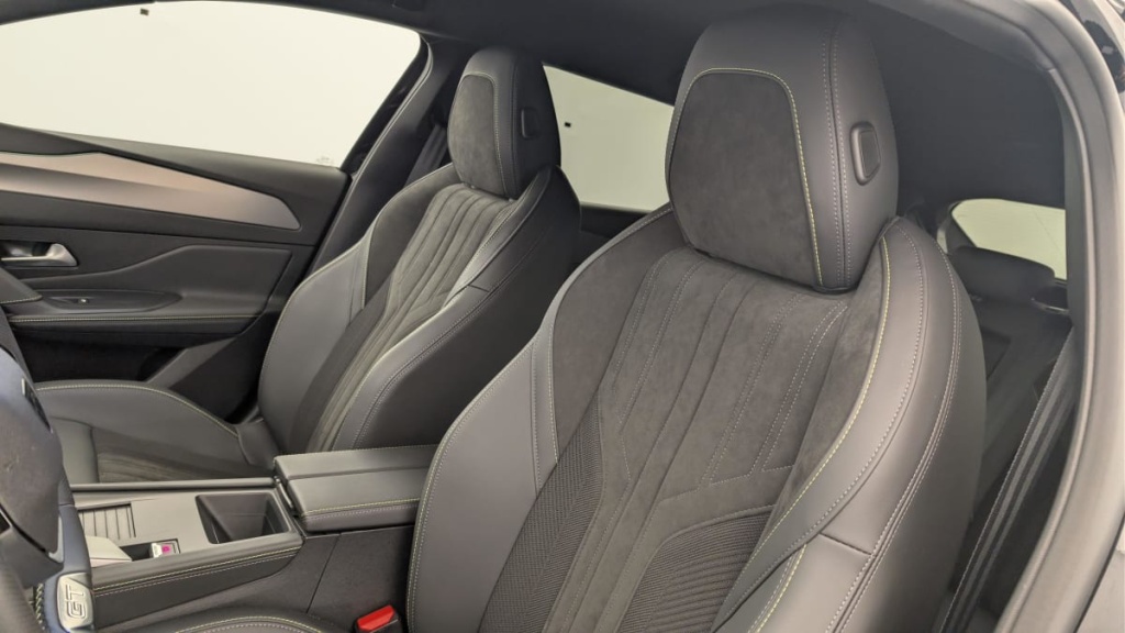 PEUGEOT 408 Hybrid 145 e-DCS6 GT - ref: 1-365322 - Photo 16