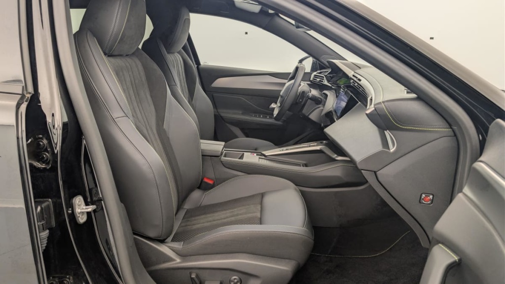 PEUGEOT 408 Hybrid 145 e-DCS6 GT - ref: 1-365322 - Photo 9