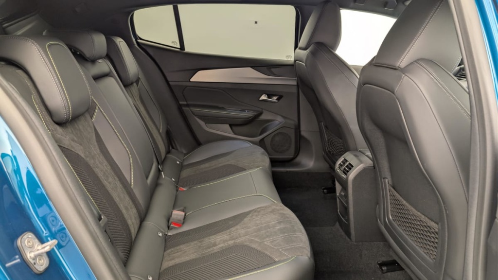 PEUGEOT 408 Hybrid 145 e-DCS6 GT - ref: 1-365326 - Photo 10