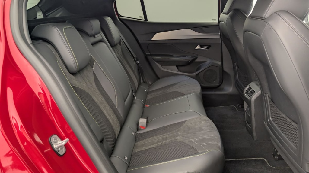 PEUGEOT 408 Hybrid 145 e-DCS6 GT - ref: 1-365331 - Photo 10