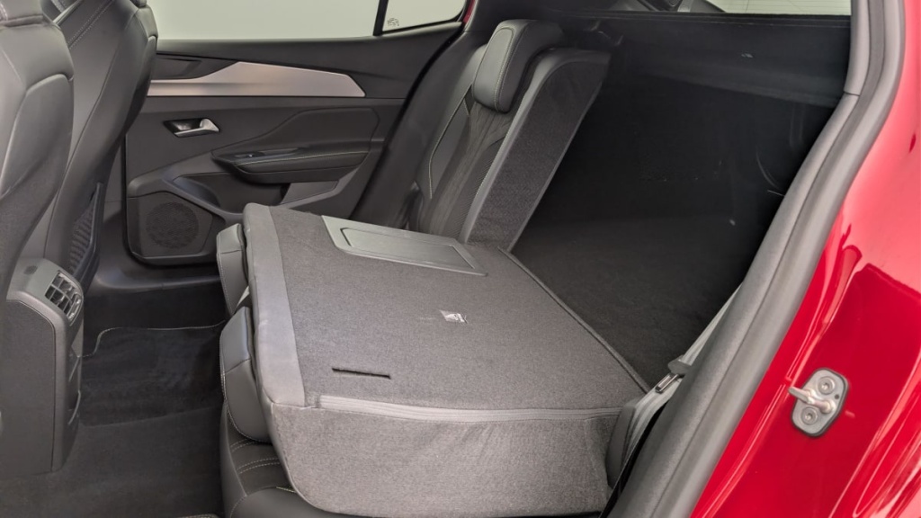 PEUGEOT 408 Hybrid 145 e-DCS6 GT - ref: 1-365331 - Photo 12