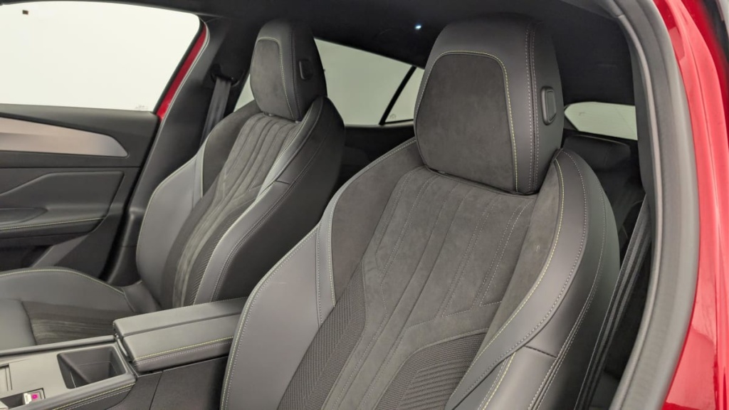 PEUGEOT 408 Hybrid 145 e-DCS6 GT - ref: 1-365331 - Photo 16