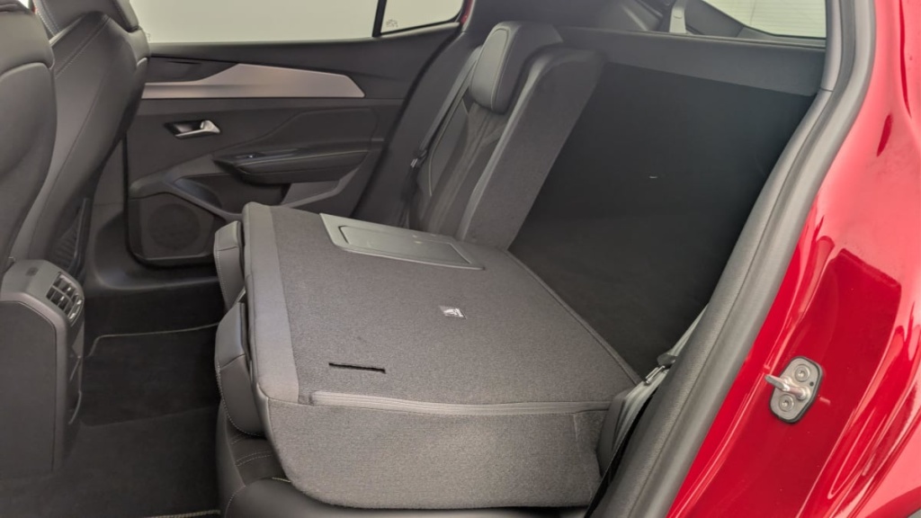 PEUGEOT 408 Hybrid 145 e-DCS6 GT - ref: 1-365333 - Photo 12