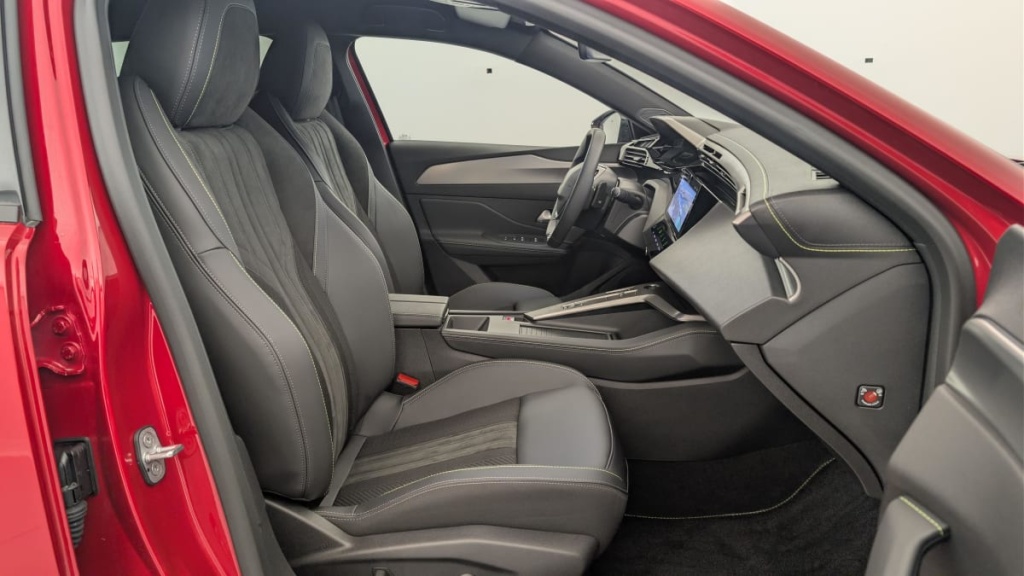 PEUGEOT 408 Hybrid 145 e-DCS6 GT - ref: 1-365333 - Photo 9