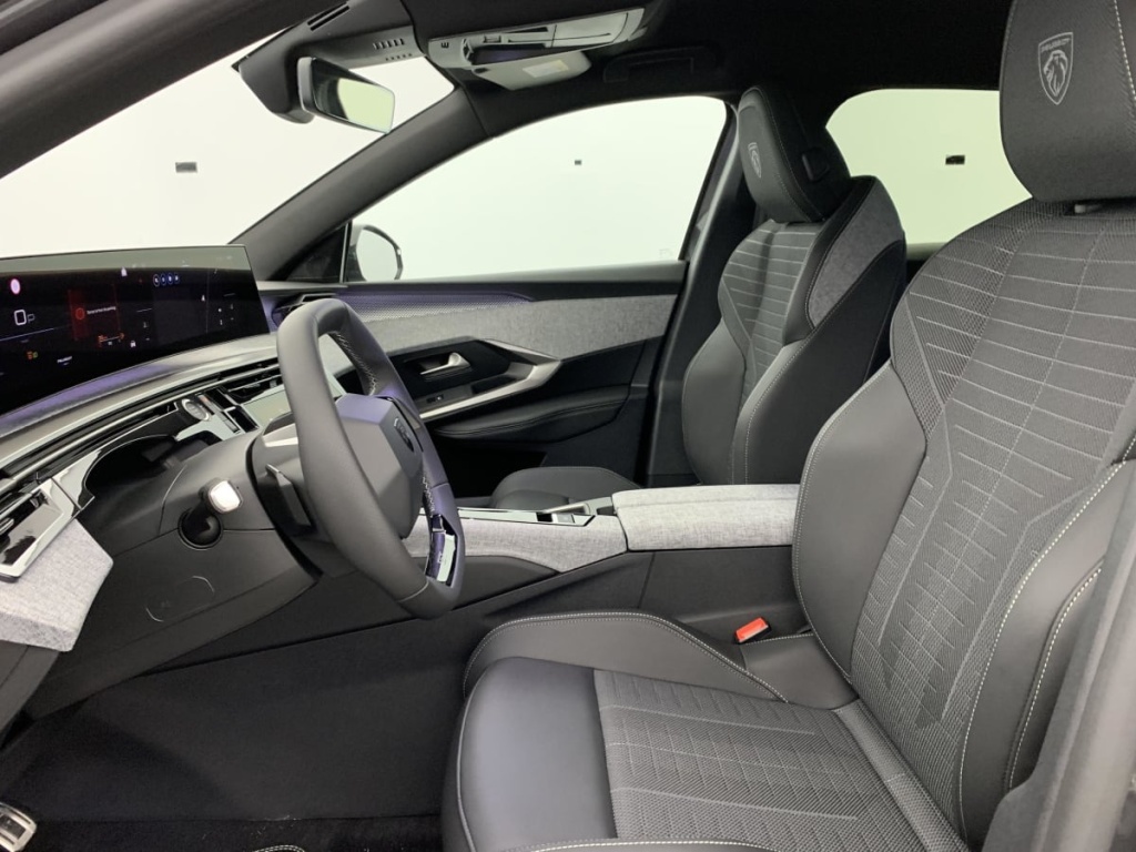 PEUGEOT 3008 Hybrid 145 e-DCS6 GT - ref: 1-365839 - Photo 16