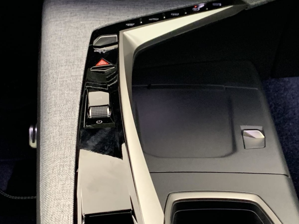 PEUGEOT 3008 Hybrid 145 e-DCS6 GT - ref: 1-365839 - Photo 19