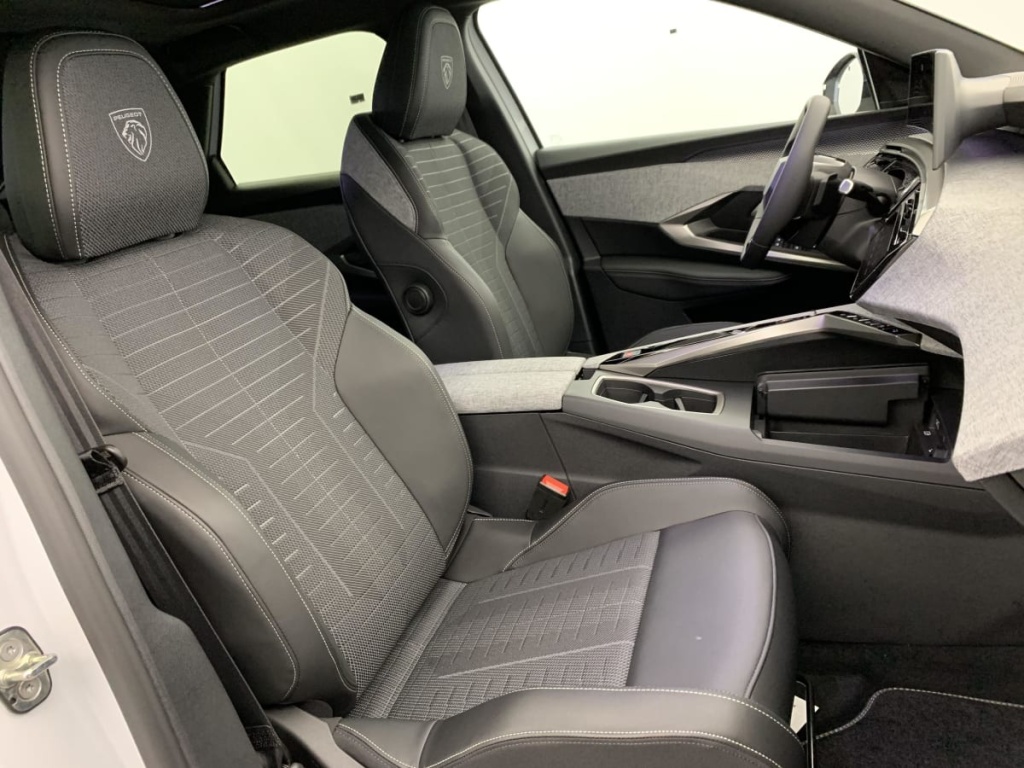 PEUGEOT 3008 Hybrid 145 e-DCS6 GT - ref: 1-365848 - Photo 9