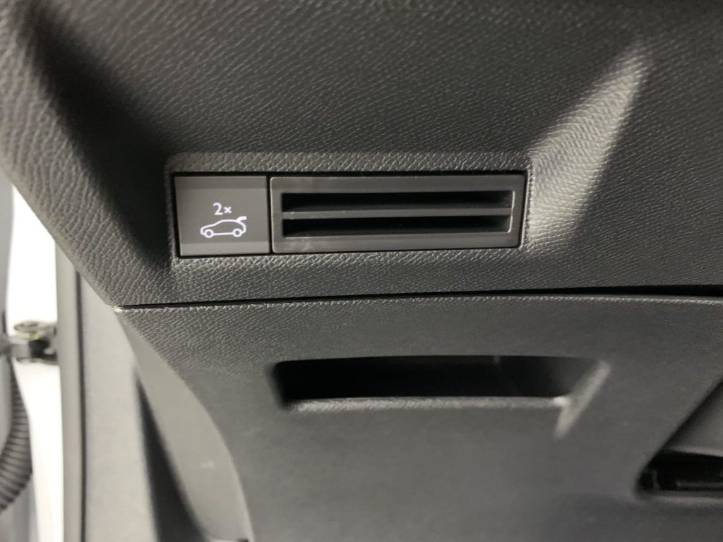 PEUGEOT 3008 Hybrid 145 e-DCS6 GT - ref: 1-365850 - Photo 20