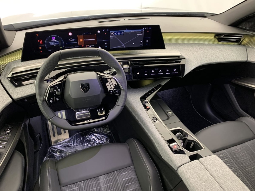 PEUGEOT 3008 Hybrid 145 e-DCS6 GT - ref: 1-365871 - Photo 14