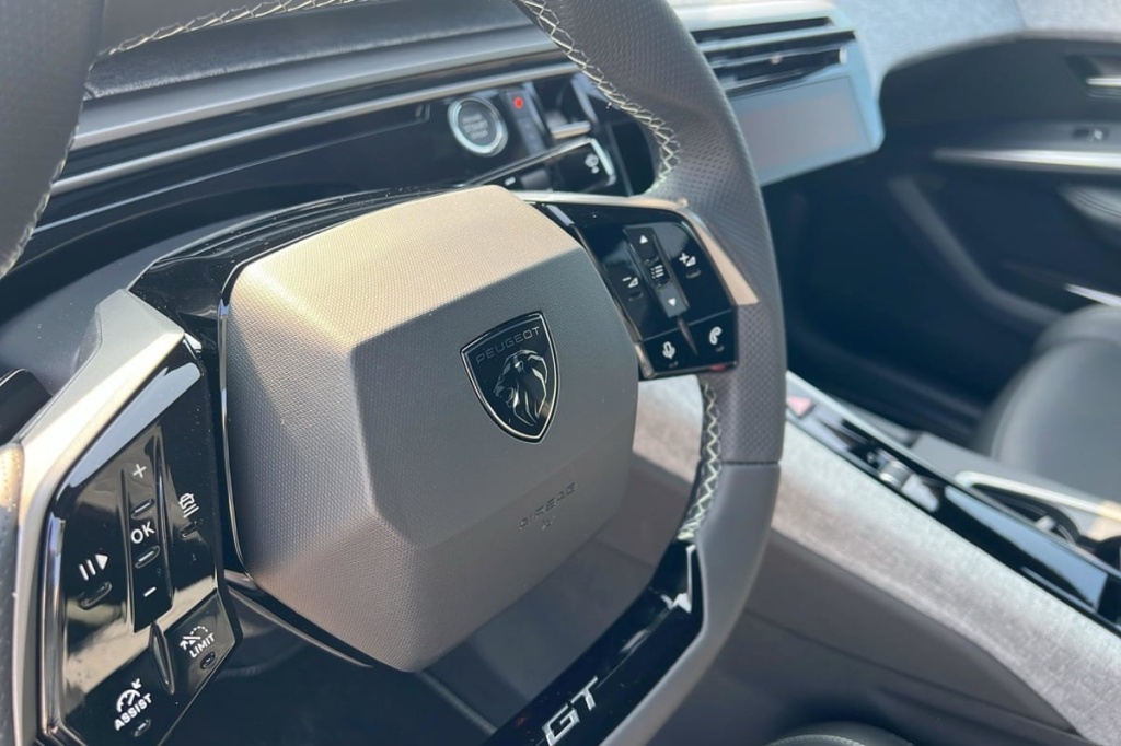 PEUGEOT 3008 Hybrid 145 e-DCS6 GT - ref: 1-366258 - Photo 15