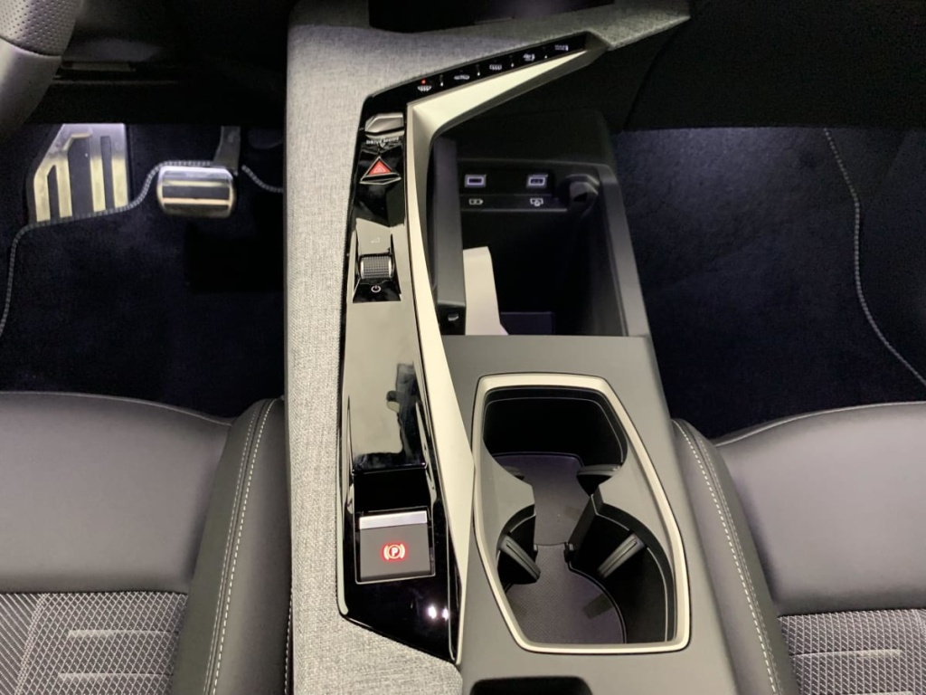 PEUGEOT 3008 Hybrid 145 e-DCS6 GT - ref: 1-366262 - Photo 19