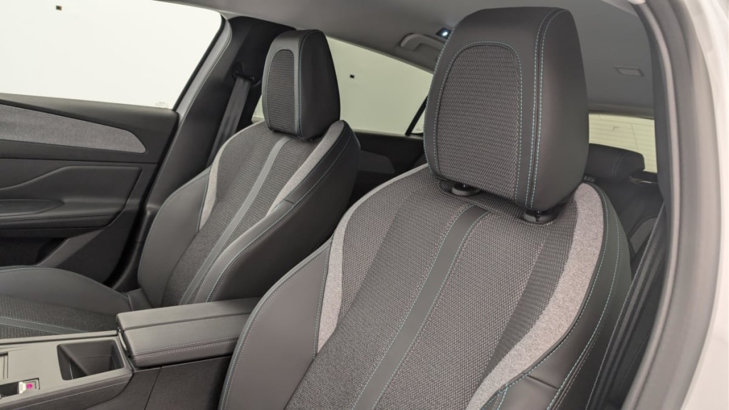 PEUGEOT 308 Hybrid 145 e-DCS6 Allure - ref: 1-366302 - Photo 16