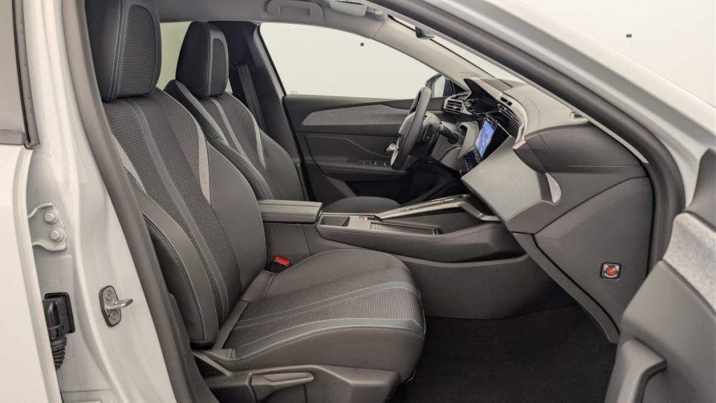 PEUGEOT 308 Hybrid 145 e-DCS6 Allure - ref: 1-366304 - Photo 9