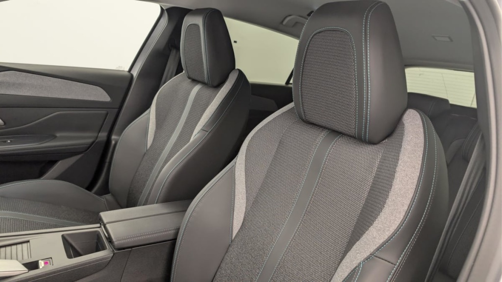 PEUGEOT 308 Hybrid 145 e-DCS6 Allure - ref: 1-366307 - Photo 16