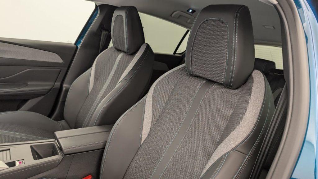 PEUGEOT 308 Hybrid 145 e-DCS6 Allure - ref: 1-366313 - Photo 16