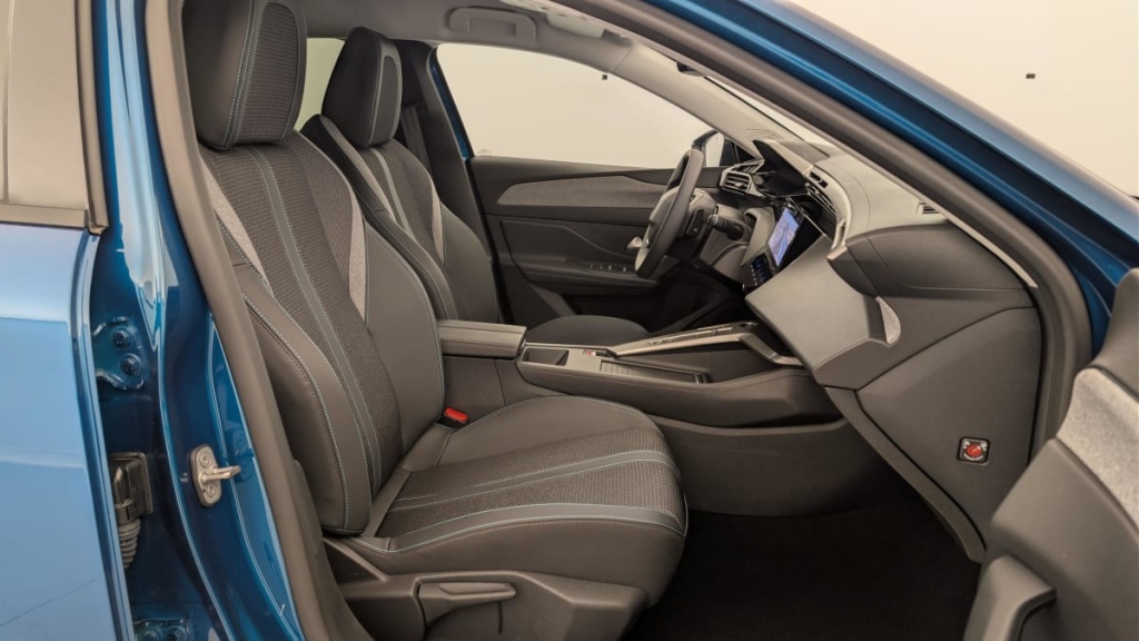 PEUGEOT 308 Hybrid 145 e-DCS6 Allure - ref: 1-366313 - Photo 9