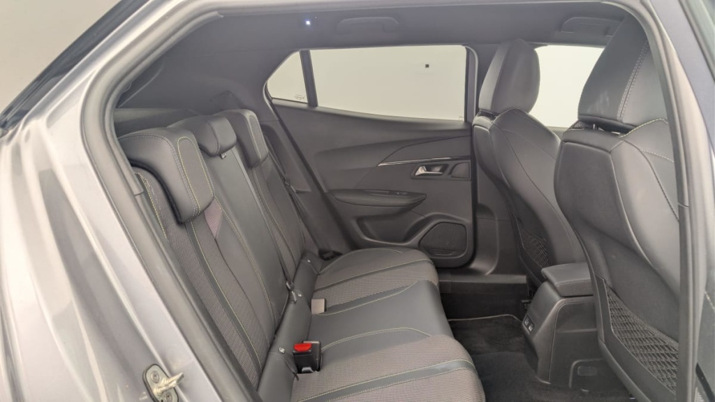 PEUGEOT 2008 50 kWh 136 ch GT - ref: 1-366500 - Photo 10