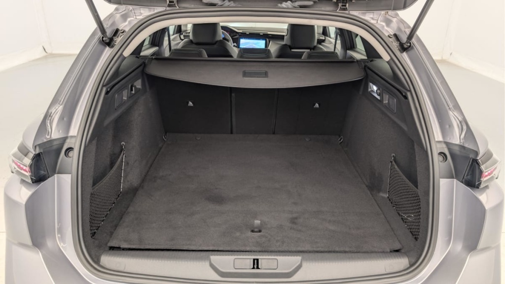 PEUGEOT 308 SW PHEV 180 e-EAT8 Allure - ref: 1-366782 - Photo 11