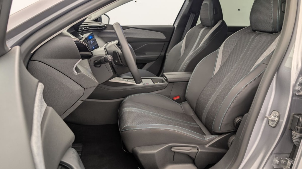 PEUGEOT 308 SW PHEV 180 e-EAT8 Allure - ref: 1-366784 - Photo 16