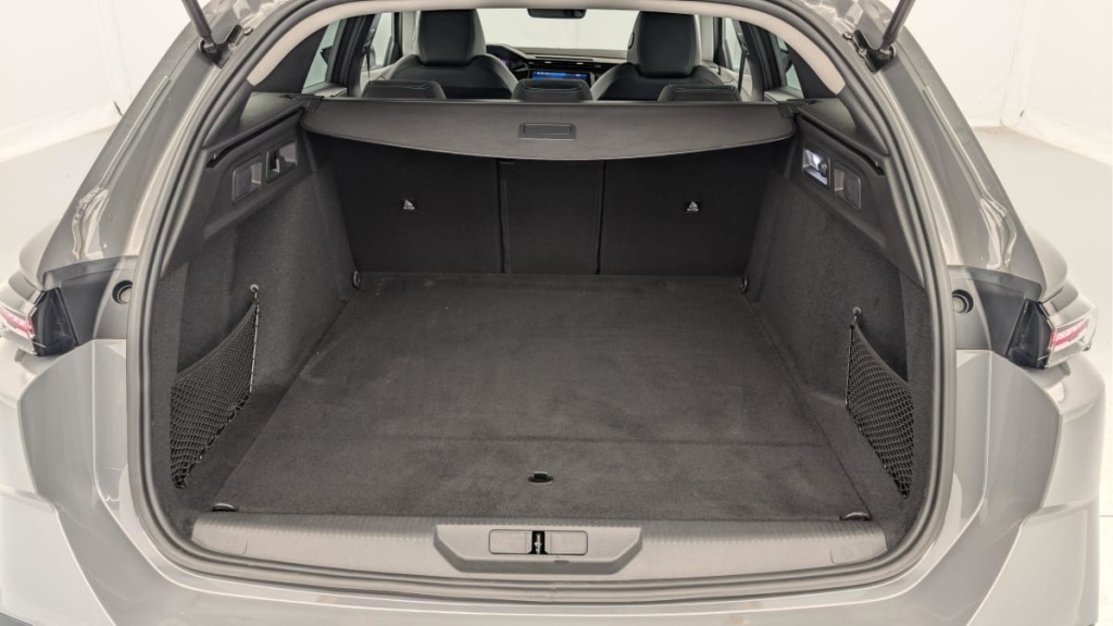 PEUGEOT 308 SW PHEV 180 e-EAT8 Allure - ref: 1-366789 - Photo 11