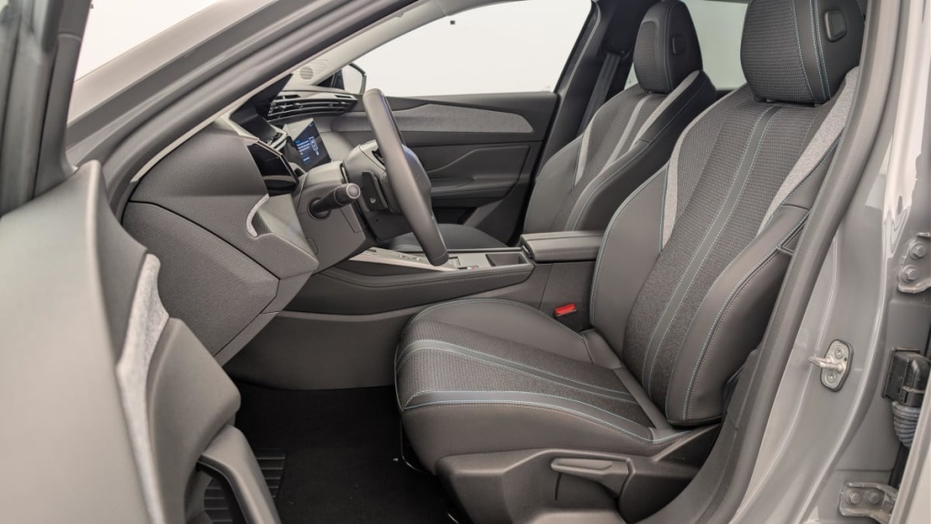 PEUGEOT 308 SW PHEV 180 e-EAT8 Allure - ref: 1-366789 - Photo 16