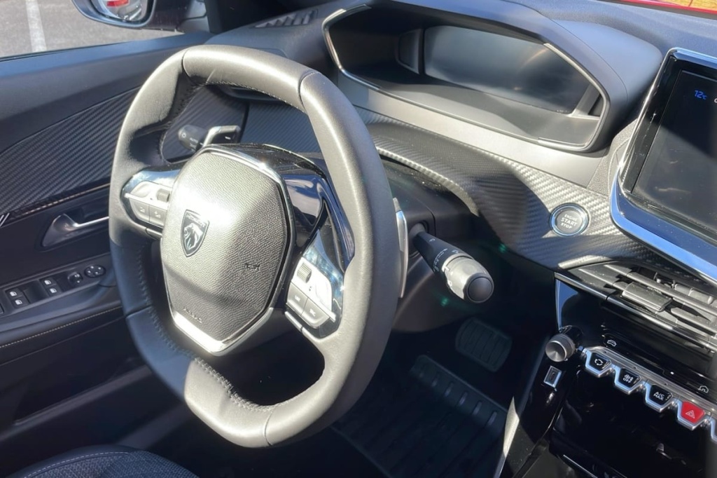 PEUGEOT 2008 Hybrid 136 e-DCS6 Allure - ref: 1-366796 - Photo 15