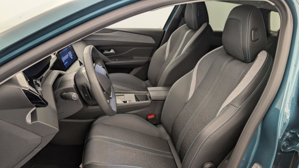 PEUGEOT 308 SW PHEV 180 e-EAT8 Allure - ref: 1-366803 - Photo 16