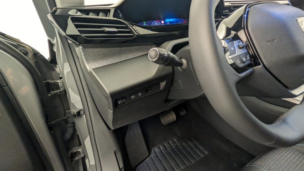 PEUGEOT 308 PHEV 180 e-EAT8 Allure - ref: 1-366828 - Photo 17