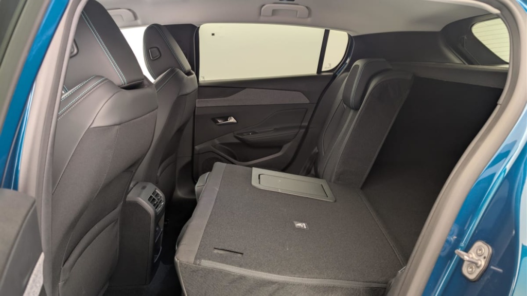 PEUGEOT 308 PHEV 180 e-EAT8 Allure - ref: 1-366832 - Photo 12