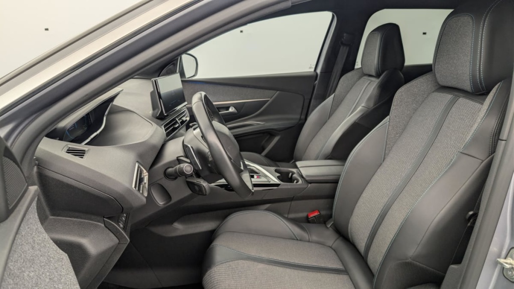 PEUGEOT 3008 Hybrid 225 e-EAT8 Allure Pack - ref: 1-366869 - Photo 16