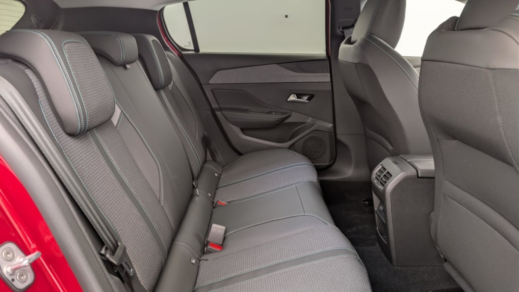 PEUGEOT 308 Hybrid 145 e-DCS6 Allure - ref: 1-366870 - Photo 10