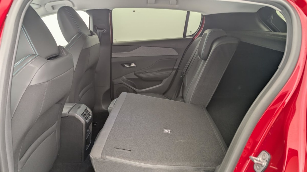 PEUGEOT 308 Hybrid 145 e-DCS6 Allure - ref: 1-366870 - Photo 12