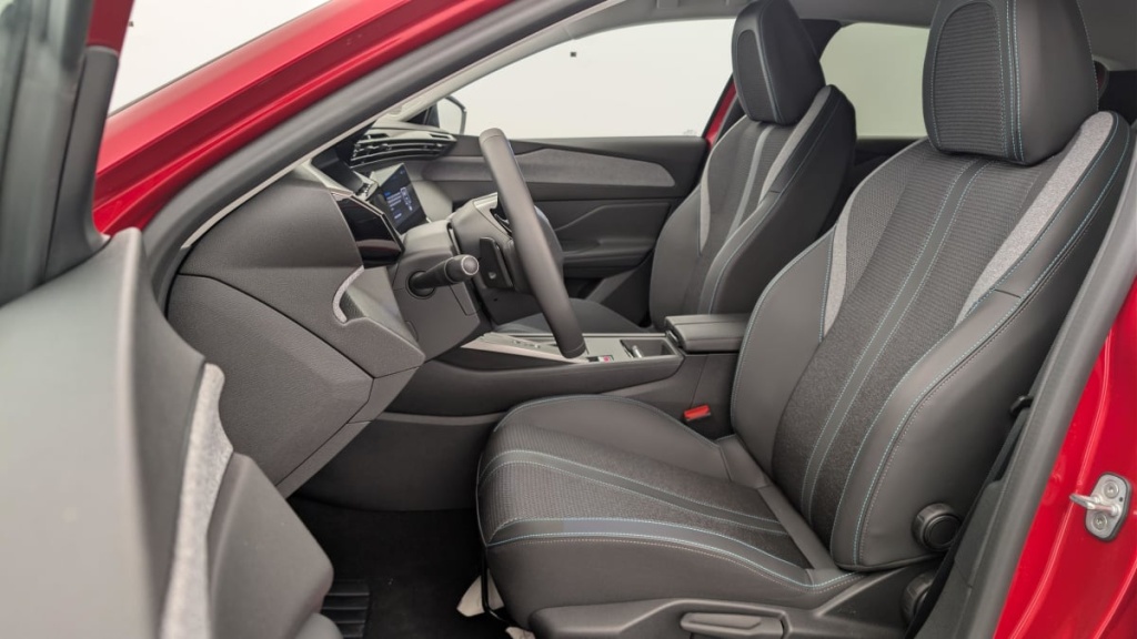 PEUGEOT 308 Hybrid 145 e-DCS6 Allure - ref: 1-366870 - Photo 16