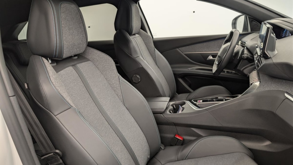 PEUGEOT 3008 Hybrid 225 e-EAT8 Allure Pack - ref: 1-366902 - Photo 9