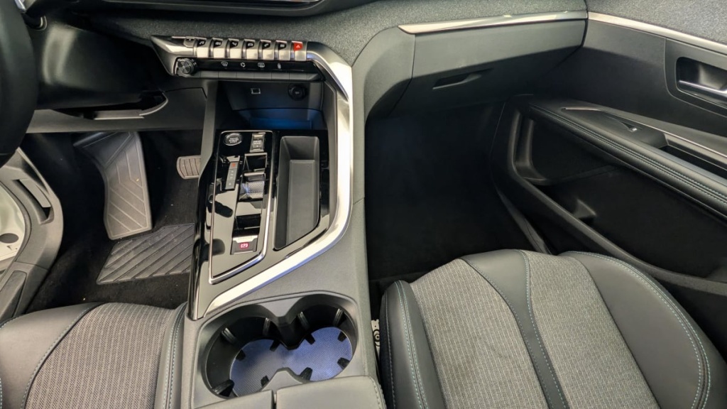 PEUGEOT 3008 Hybrid 225 e-EAT8 Allure Pack - ref: 1-366903 - Photo 18