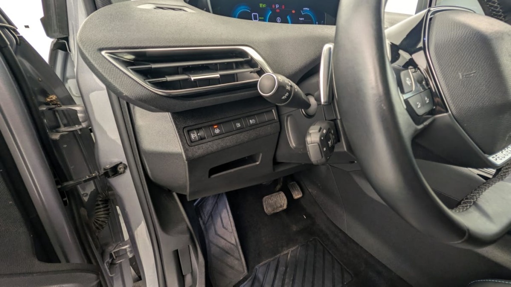 PEUGEOT 3008 Hybrid 225 e-EAT8 Allure Pack - ref: 1-366997 - Photo 17