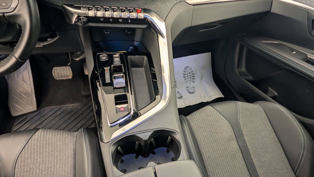 PEUGEOT 3008 Hybrid 225 e-EAT8 Allure Pack - ref: 1-366997 - Photo 18