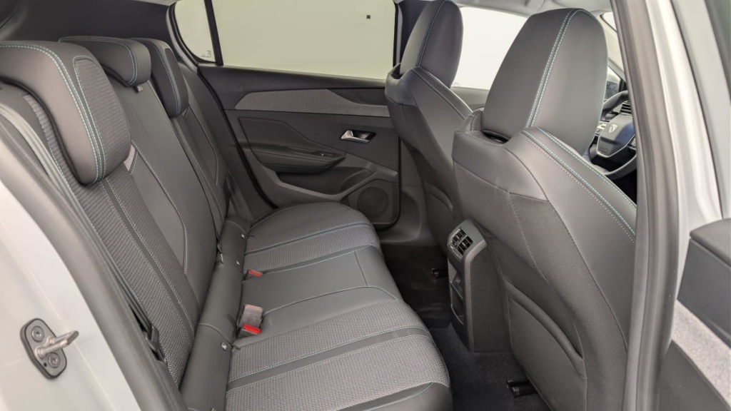 PEUGEOT 308 Hybrid 145 e-DCS6 Allure - ref: 1-367038 - Photo 10