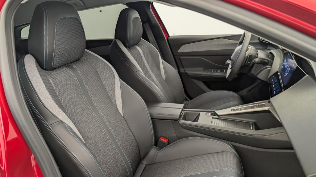 PEUGEOT 308 SW PHEV 180 e-EAT8 Allure - ref: 1-367047 - Photo 9