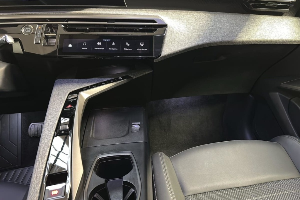 PEUGEOT 3008 HYBRID 136 E-DCS6 ALLURE - ref: 1-367143 - Photo 17